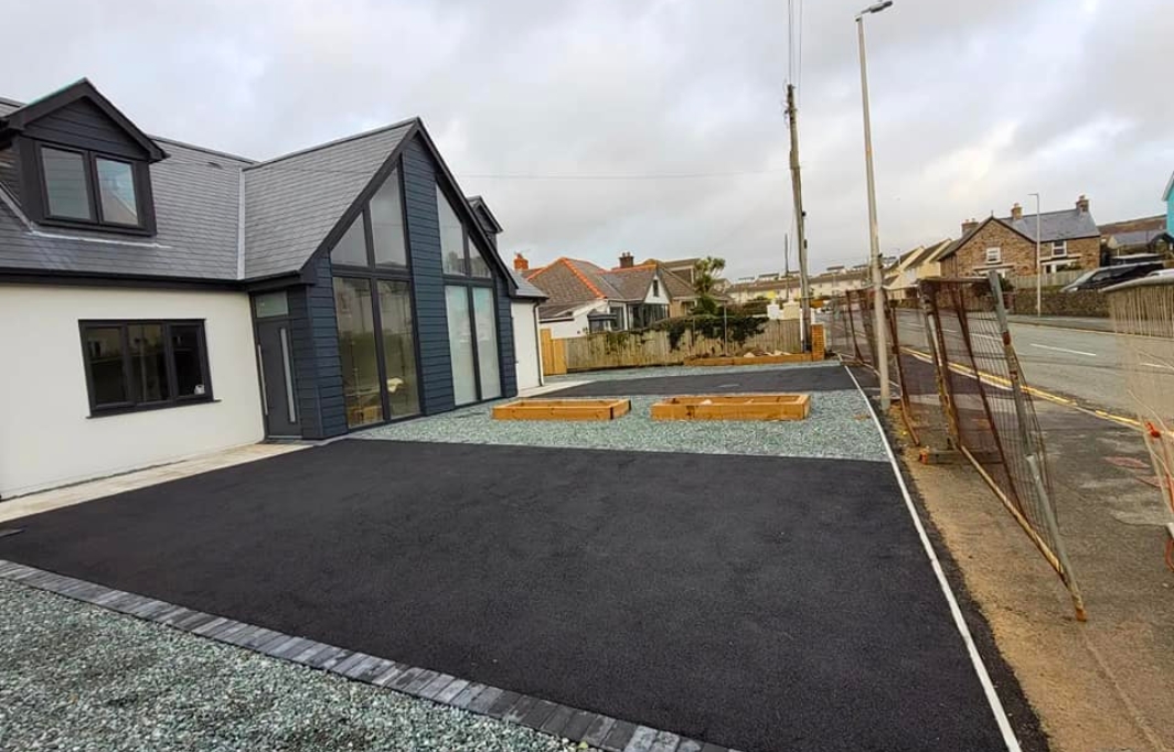 Recently completed driveway by Thomas Driveways & Landscaping